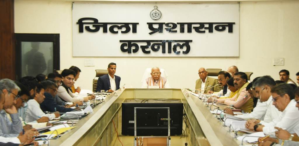 Union Minister Manohar Lal reviewed 22 important schemes of 11 departments and issued necessary guidelines to officials
